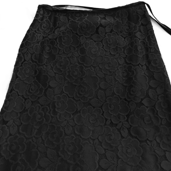 Tracy Reese black lace skirt, scalloped hem. SizeS
