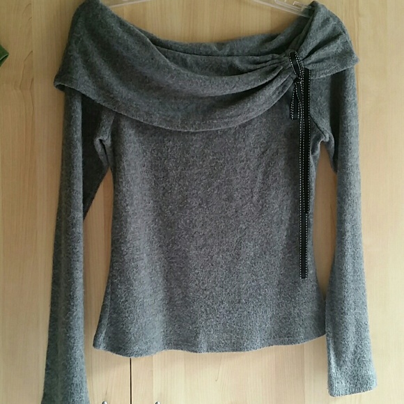 Forever 21 Off-shoulder sweater top