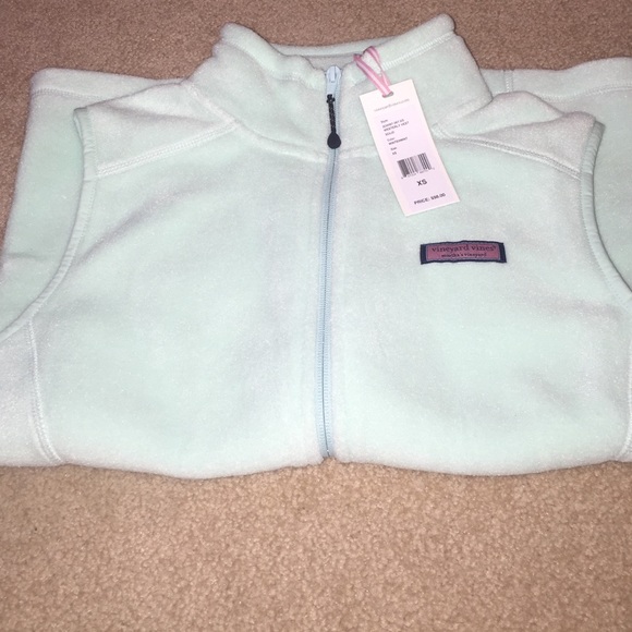 new vineyard vines vest!!