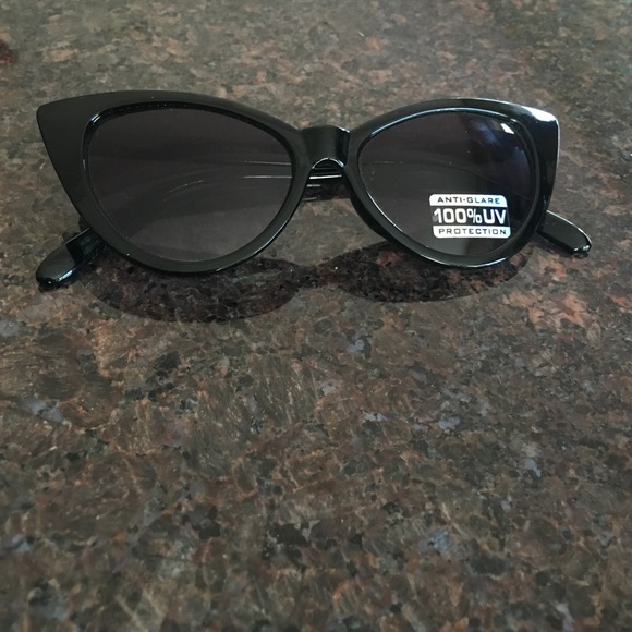 Black cat eye sunglasses