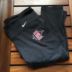 SDSU nike dry fit yoga capris