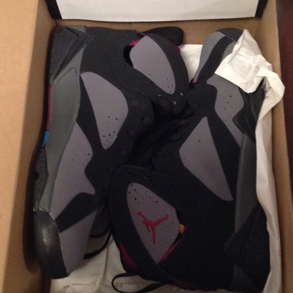 Retro 7 Bordeaux Jordan's size 6.5 new condition