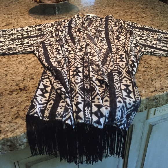 💋BOGO💋 Collective Concepts Kimono with fringe detail - Picture 2 of 4