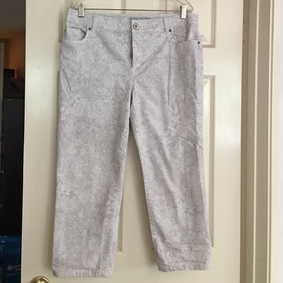 Chicos Platinum Denim size 2.5 crop pants