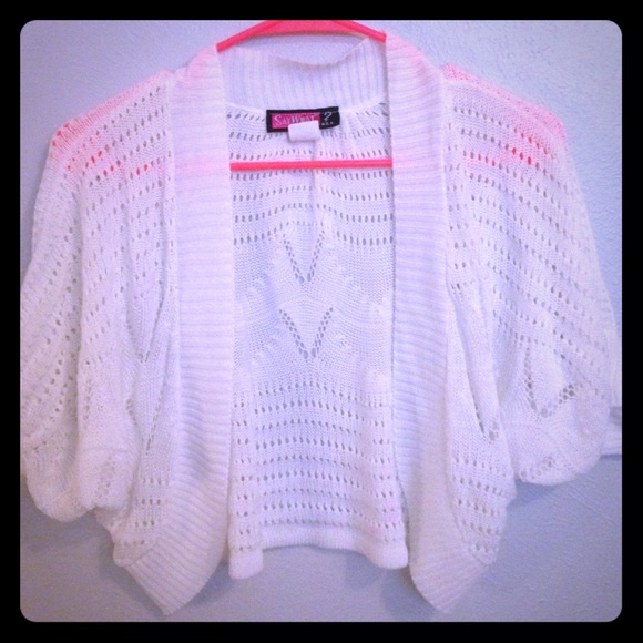 White cover up / cardigan