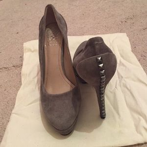 Stud Vince Camuto Pump