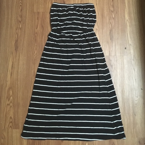 Midi• Sundress• Black & White Strips• Strapless•