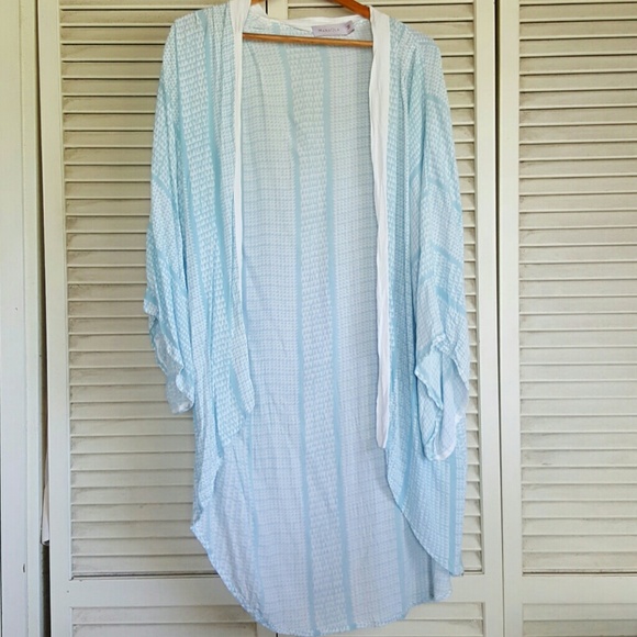 Manaola niho print kimono in baby blue sz M