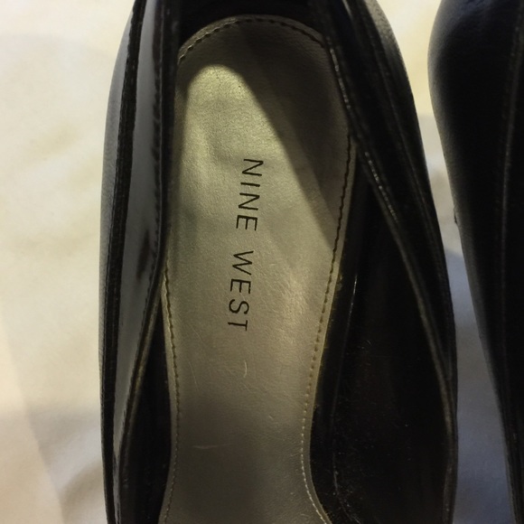 Black paten & leather pumps - lightly worn - Picture 4 of 4