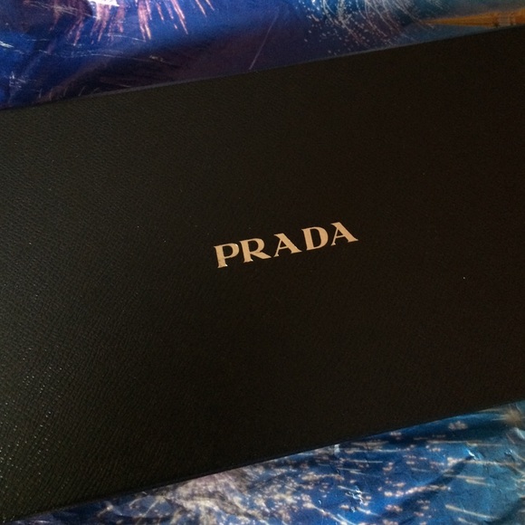 PRADA Wallet on Chain - Picture 2 of 2