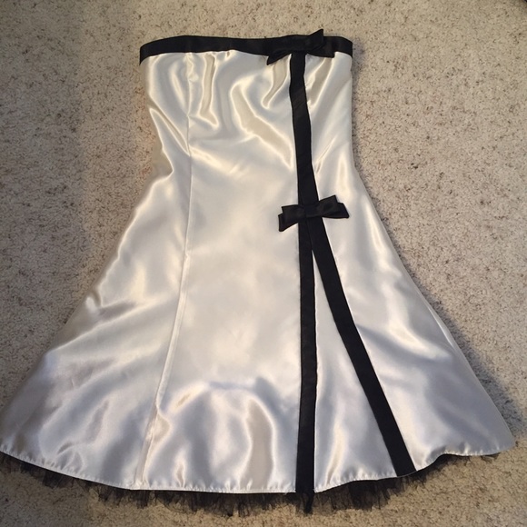 Jessica McClintock for Gunne Sax White Dress