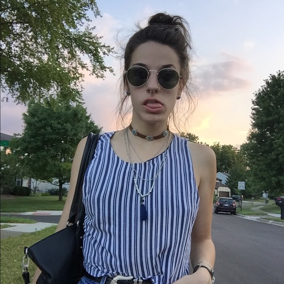 Meet your Posher, Natalie - Picture 2 of 4