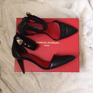 Charles Jourdan Honor Pump
