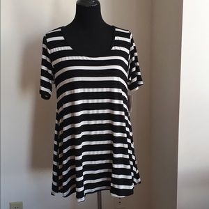 LuLaRoe NWT Perfect Tee