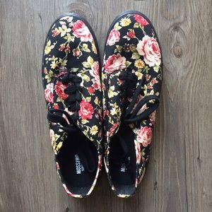 NEW Black w/Roses Floral Sneakers