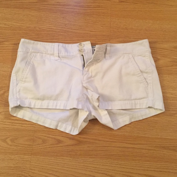 AE White Shorts - Picture 1 of 3