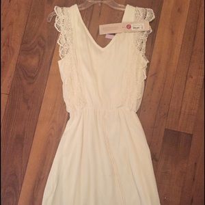 Summery white dress *never worn, brand new