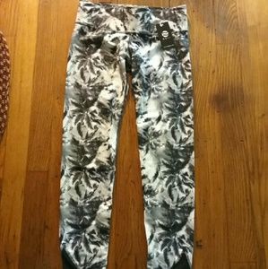 Noli 3/4 length Yoga Palm Crop, size SM