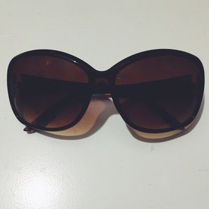 O by Oscar de la Renta Sunglasses