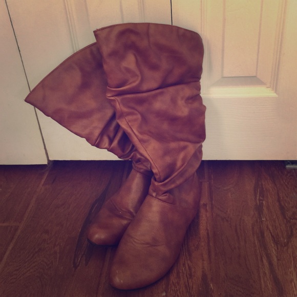 ❗️RESERVED❗️Pull On Boots