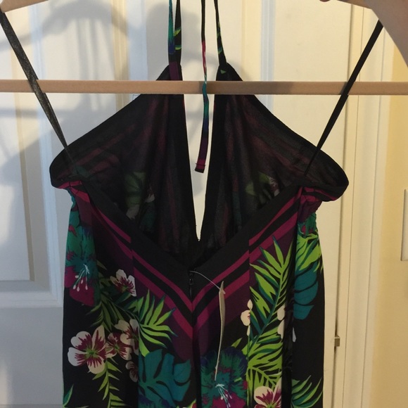 Halter top floral design dress - Picture 3 of 4