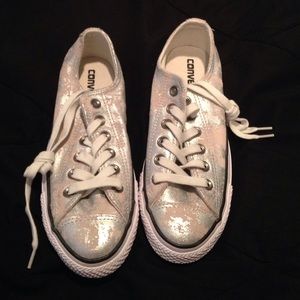 Never Worn converse, size 7
