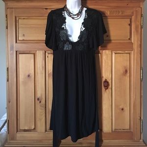 GORGEOUS black dress with lace trim😍👯💜💕