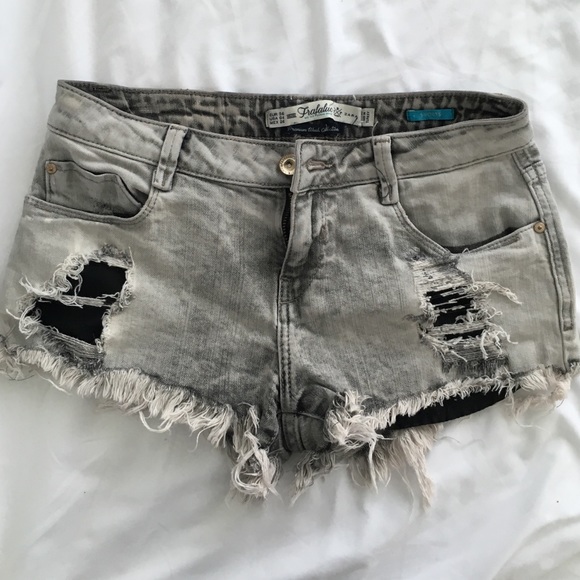 Destroyed cutoff denim short
