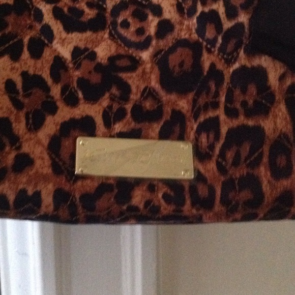 🎉SOLD🎉Leopard Medium Betsy Johnson Bag - Picture 2 of 2