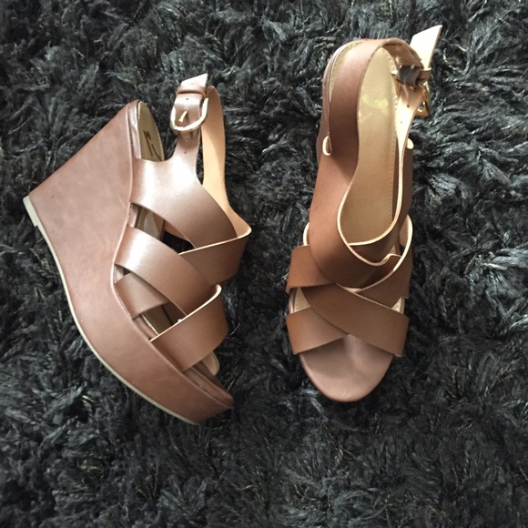 🌻REPORT :: Brown Platform Wedges
