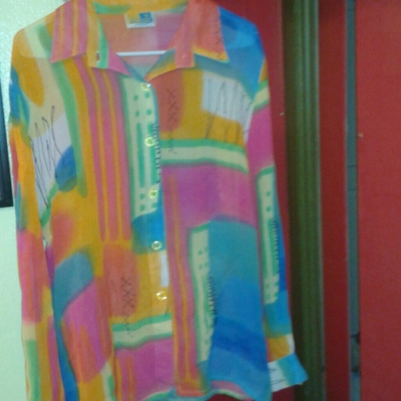 THE MOST AMAZING BLOUSE ON THE BEACH! #1 - Picture 2 of 4