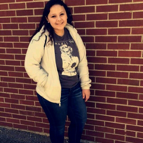 Meet your Posher, Nayeli