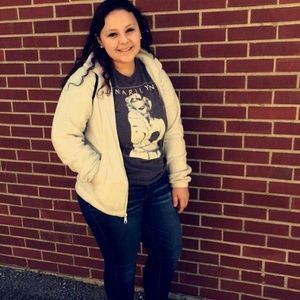 Meet your Posher, Nayeli