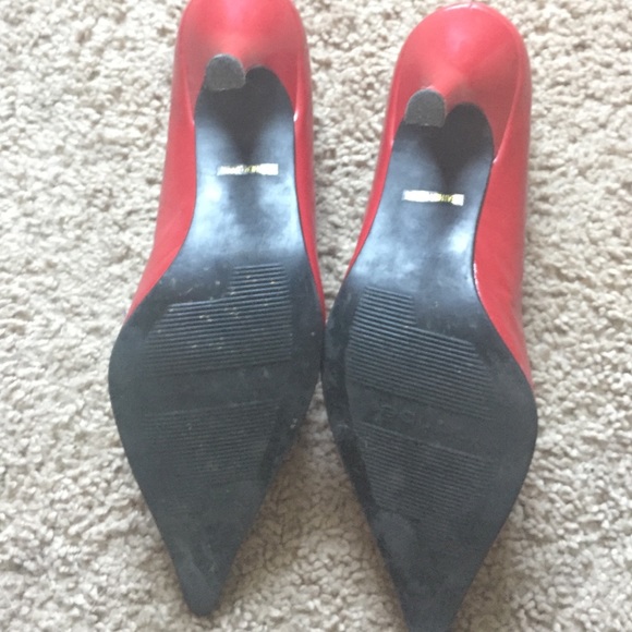 Classic red heels. - Picture 2 of 3