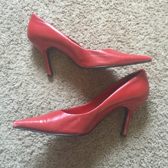Classic red heels. - Picture 3 of 3