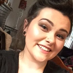 Meet your Posher, Tia