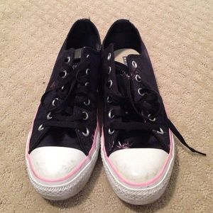 Converse Tennis Shoes