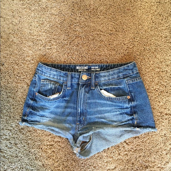Cut off jean shorts