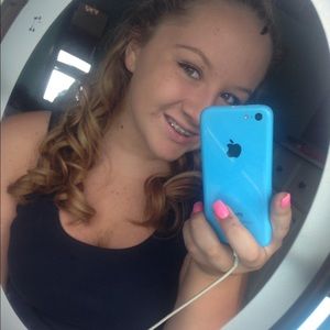 Meet your Posher, Elaina