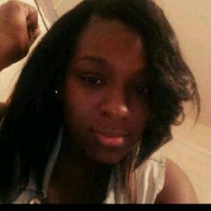 Meet your Posher, Junisha