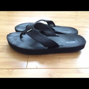 Black Teva flip flops