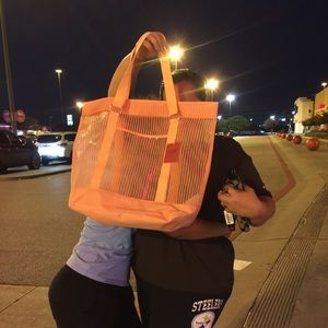 Meet your Posher, Cross