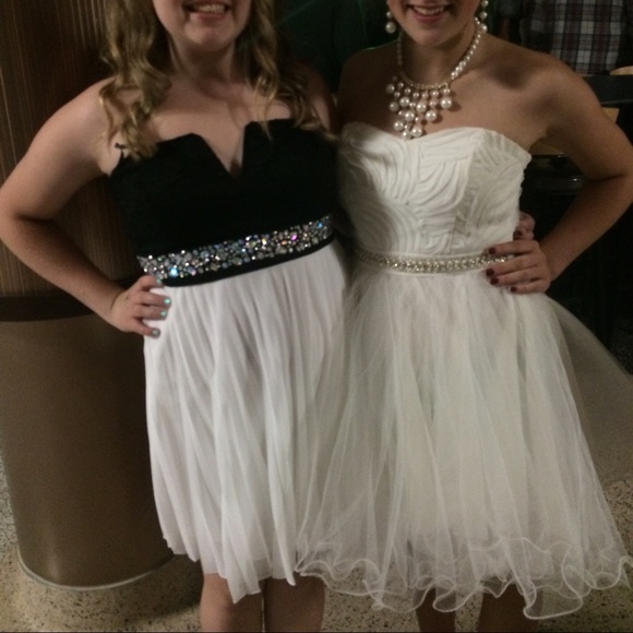 Formal, white homecoming dress - Picture 4 of 4