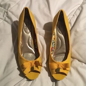 Yellow Wedge Peep Toes