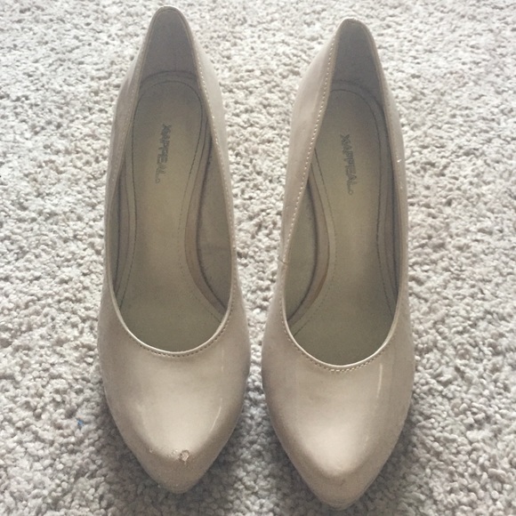 Great pair of nude heels. - Picture 1 of 3