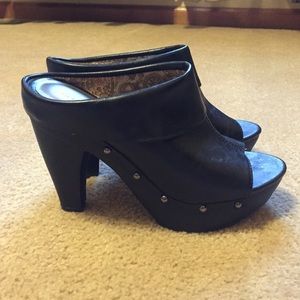 Peep toe thick black heels