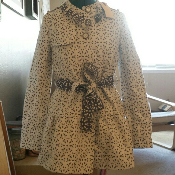 Dressy lace light coat from Elevenses