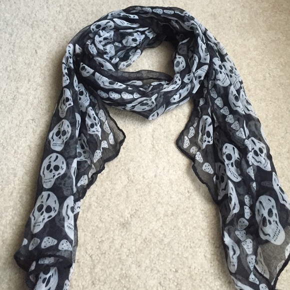 Skull scarf