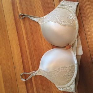 Jennifer Lopez 34C bra