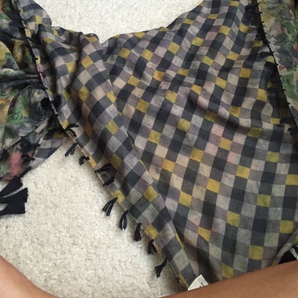 Two patterned square scarf - Picture 2 of 3